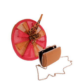 Conjunto Tocado Fucsia y Bolso-Cartera Camel | Elegancia vibrante y funcionalidad versátil para bodas, celebraciones y estilo diario con accesorios únicos.