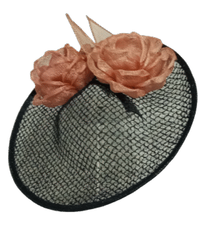 Sombrero Pequeño Rejilla Negro con Flores Salmón | Elegancia clásica y modernidad en un accesorio versátil para looks únicos y sofisticados.
