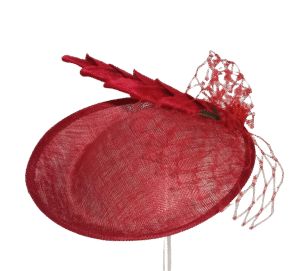 Sombrero Rojo Rejilla Plumeti y Rama | diseño artesanal con detalles únicos para looks sofisticados y versátiles para bodas y eventos.