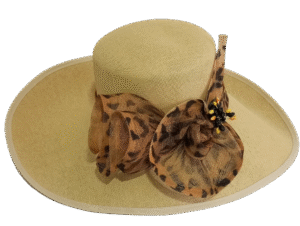 Sombrero Grande Beige con Moña Mostaza y Marrón en Moda Quirado, comodidad ligera y estilo versátil para destacar en cualquier evento.